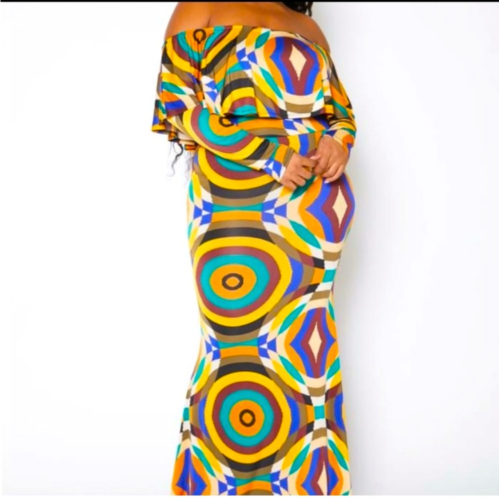 NWOT Off Shoulder Ruffled Retro Maxi Dress 🌹🌹